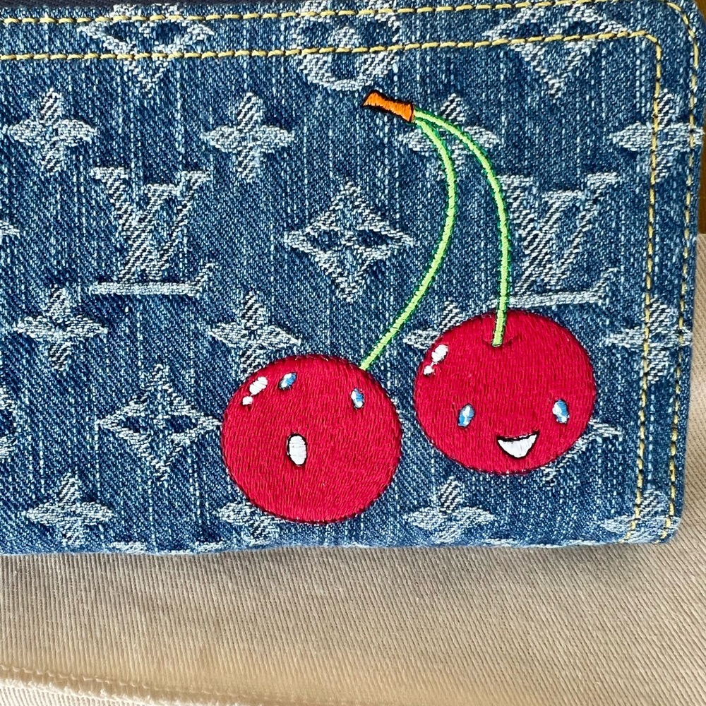 Louis Vuitton x Takashi Murakami LV x TM  Zippy Wallet Denim Cherry 2025 - Picture 2 of 7